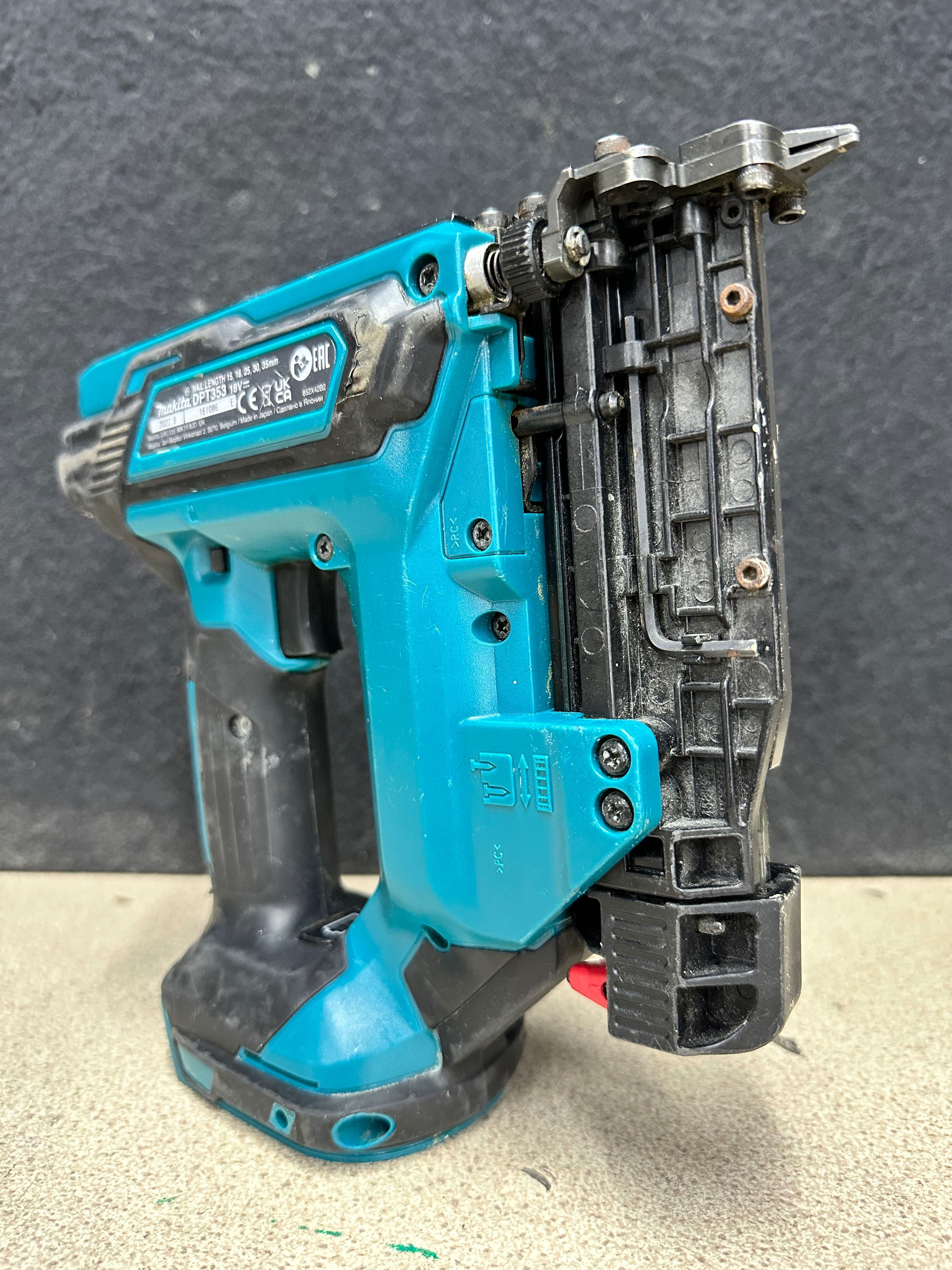Акумулаторен такер за игли Makita DPT353  LXT 18V 15-35мм