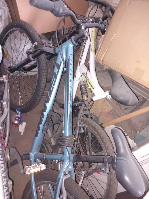 Vând bicicletă pt baieti