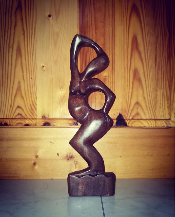 Еротична  картина графика на жена с чадър в златна рамка  чернобяла