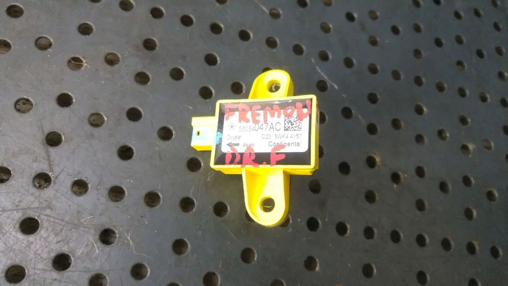 Senzor impact dreapta fata fiat freemont 345 56054047ac