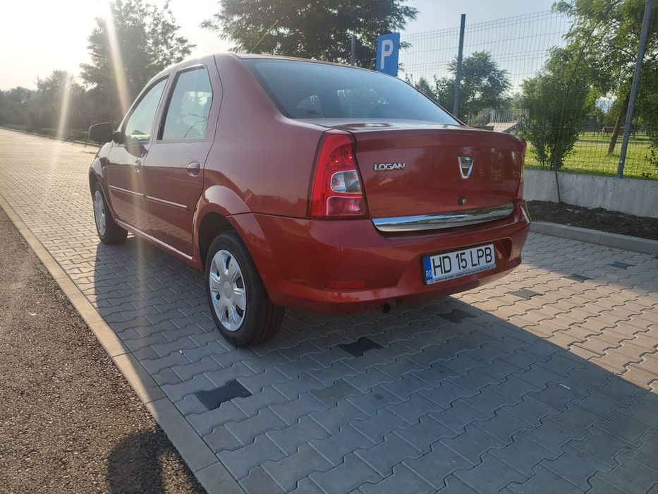 Dacia Logan black line