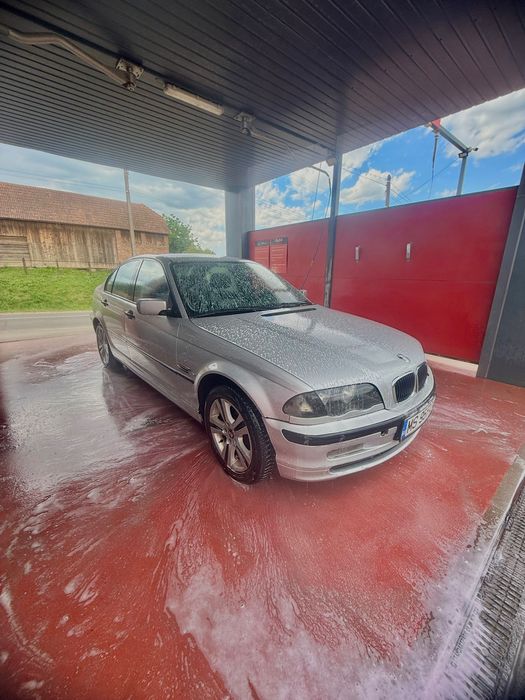 E46 316i benzină anul 2000 in stare bună fără probleme