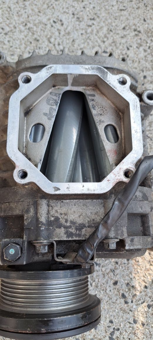 Компресор-eaton m62