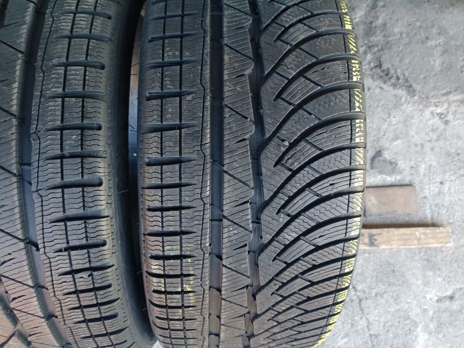 2 anvelope de iarna ca si noi Michelin 235/35 R19 dot 3517