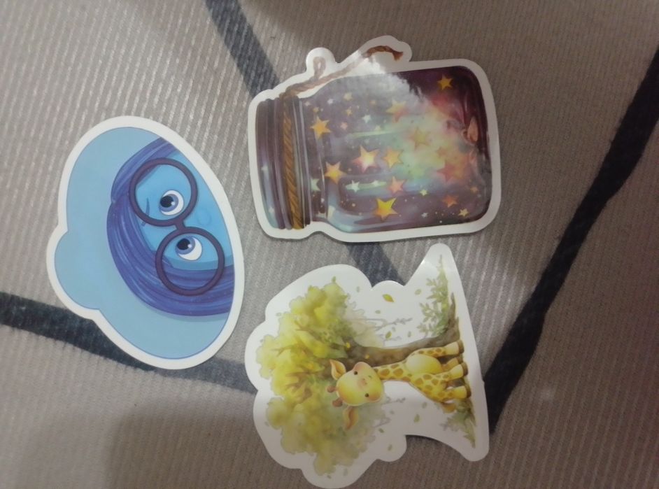 Продаю наклейки новые