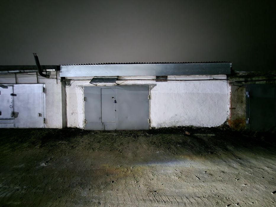 Большой гараж на две машины