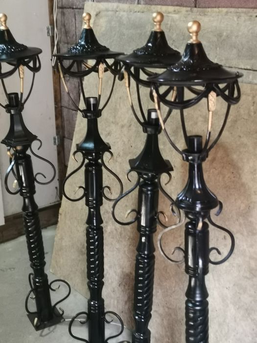 Уличный фонарь 4 штуки по 25.000