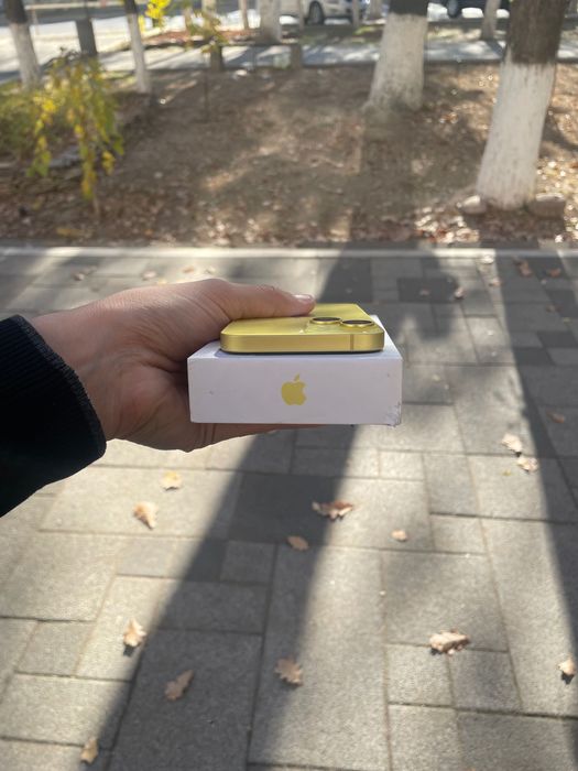 iphone 14 yellow