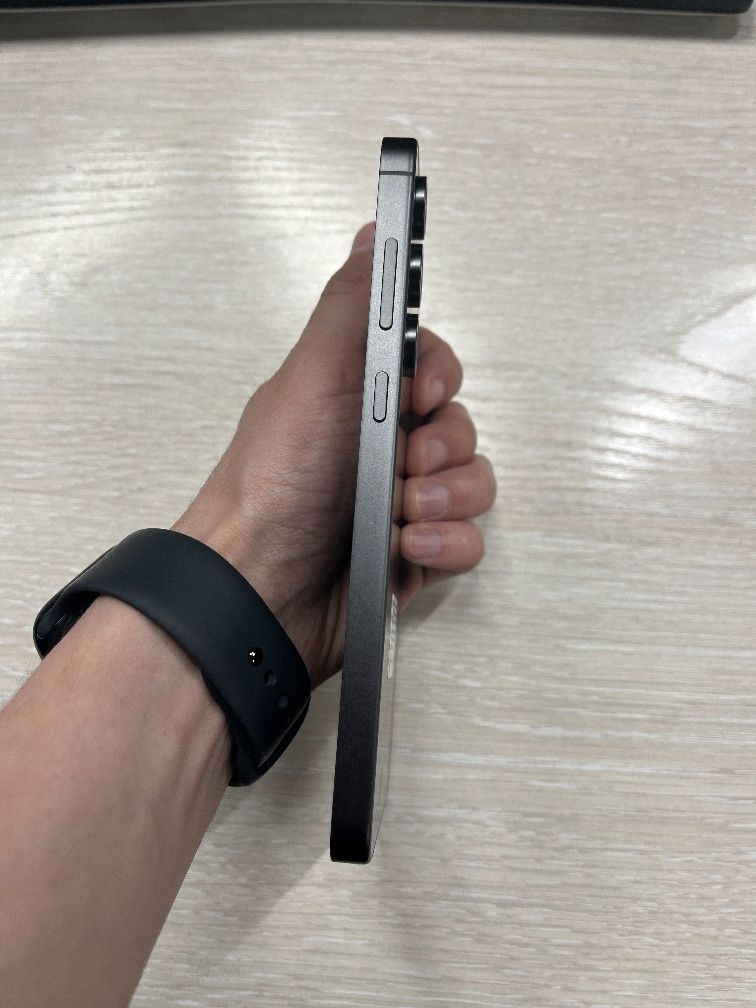 Samsung S24FE в идеальном состоянии.