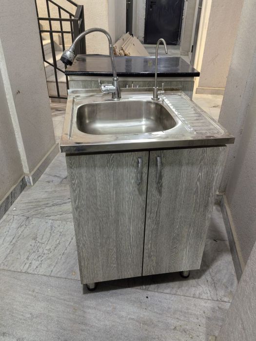 Kuxniy moyka sotiladi