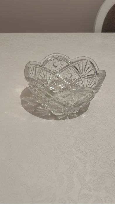 Вазы хрустальные,  графины и салатницы