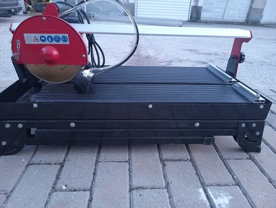 Машина за рязане на плочки до 75см. с вода