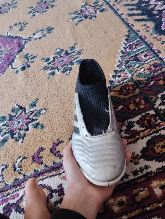 Ghete de fotbal adidas predator de două ori purtate