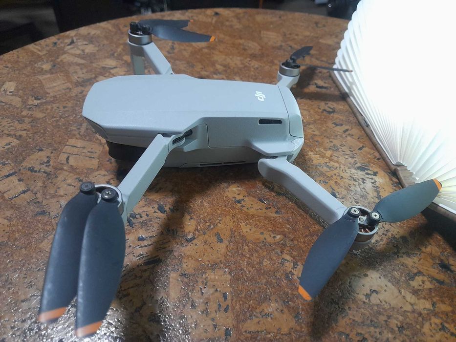 DJI Mini 2 drone - Диджиай мини 2 дрон