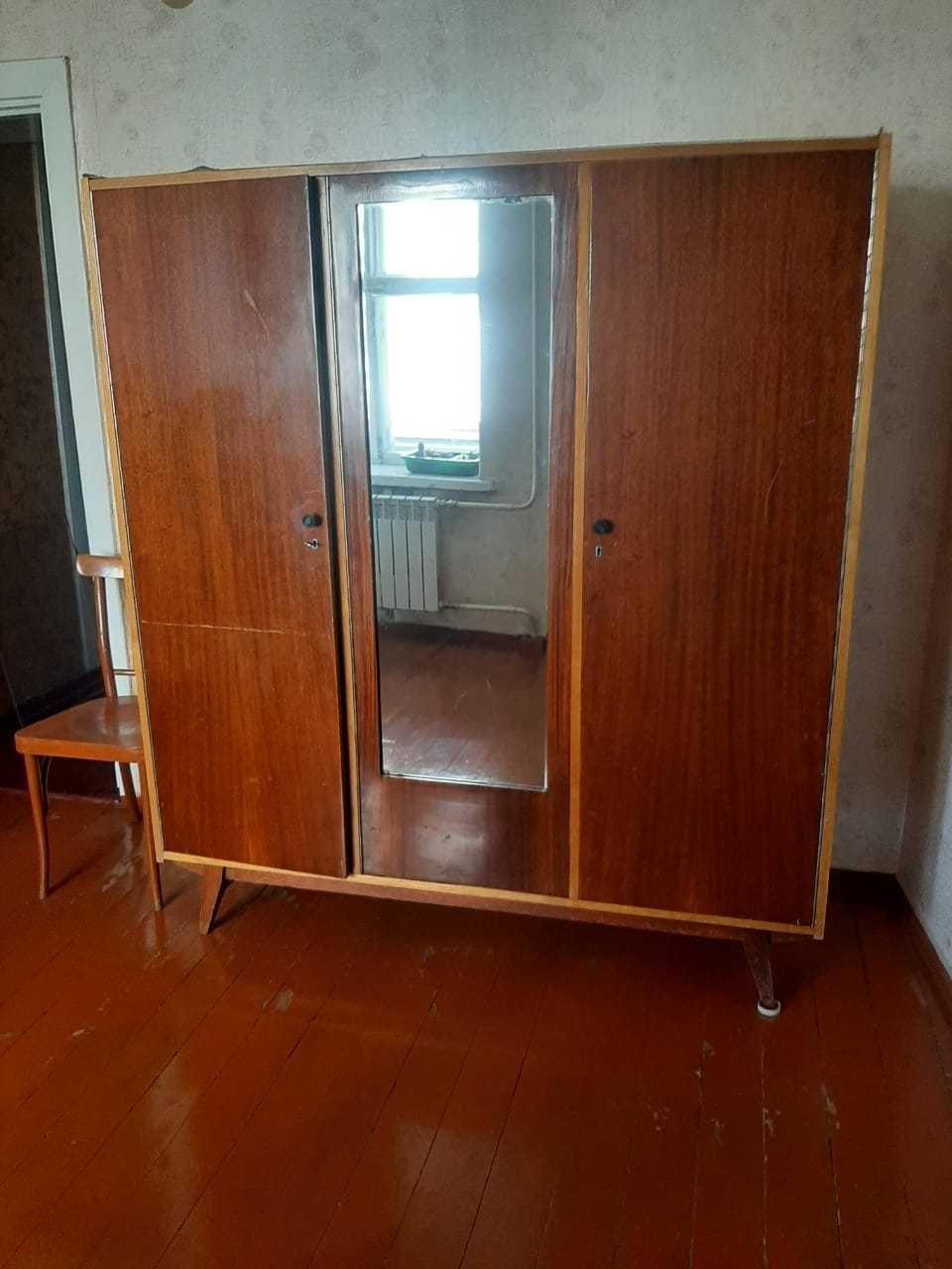 Продам шифоньер деревянный