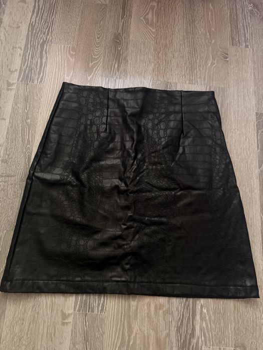 Кожена пола, С-размер