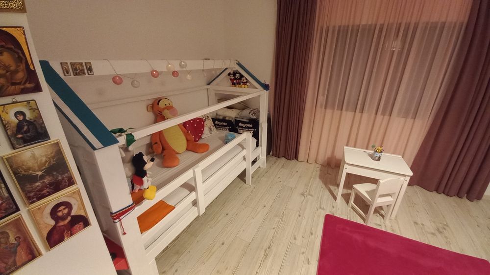 Vând cadru pătuț copii în formă de căsuță.