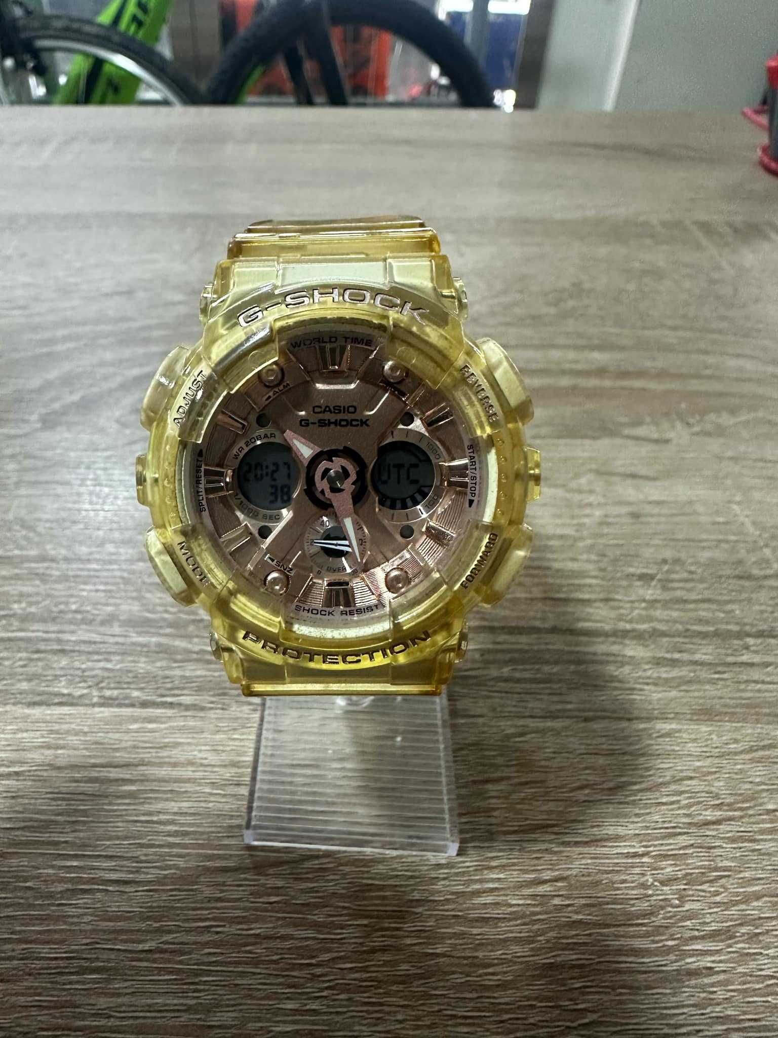 Продавам Часовник Casio G-SHOCK GMA-S120SR-7AER