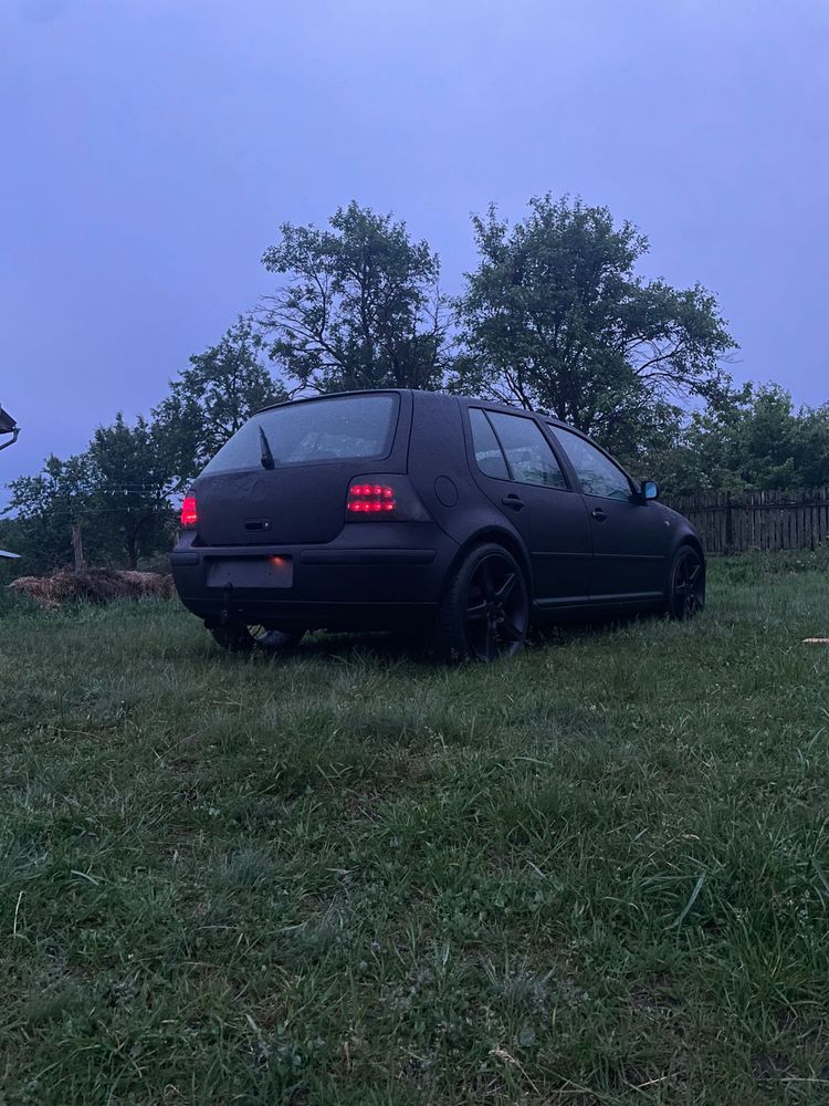 Vand golf 4 1.6 benzina