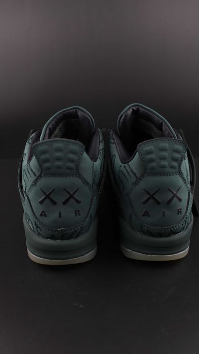 Air Jordan 4 Rerto KAWS + CADOU (40; 43; 44) | TRANSPORT GRATUIT