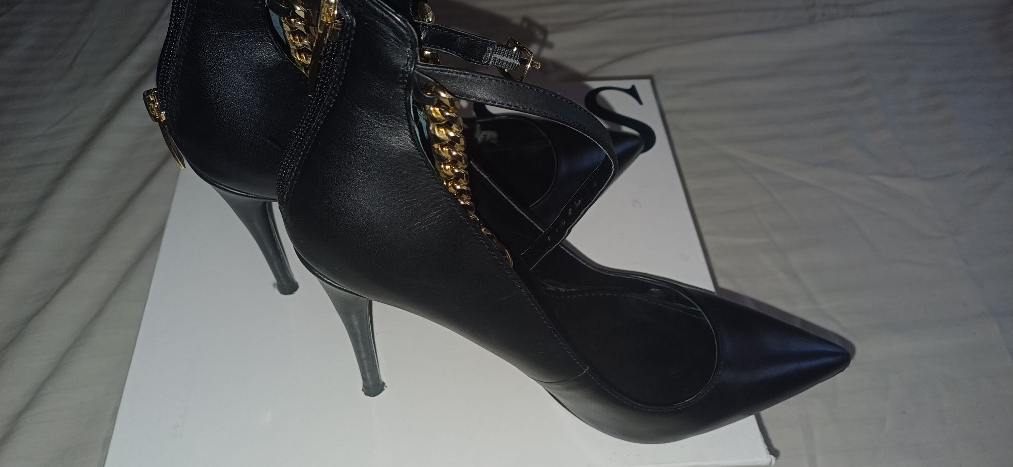 Официални обувки Guess