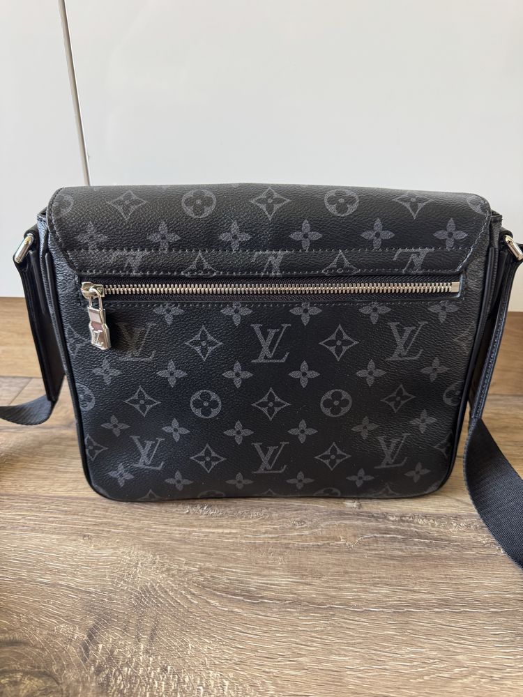Мъжка чанта за през рамо Louis Vuitton District PM