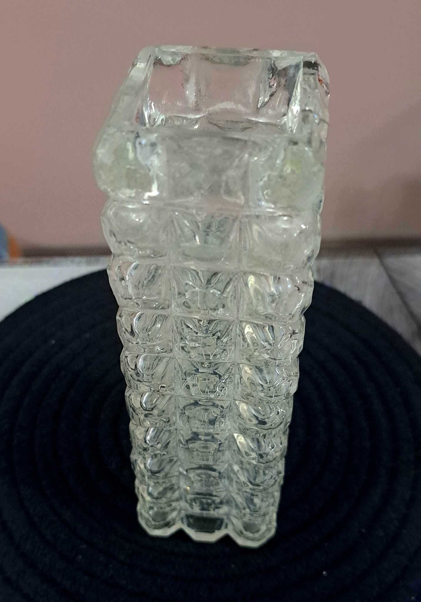 Масивна стъклена ваза