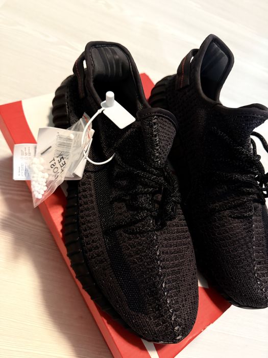 Чисто нови Yeezy 350 v2 REFLECTIVE