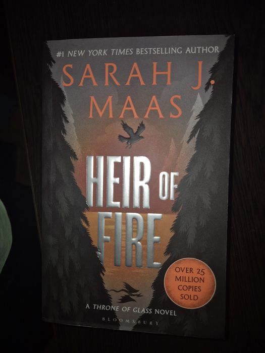 Поредица Стъкления трон