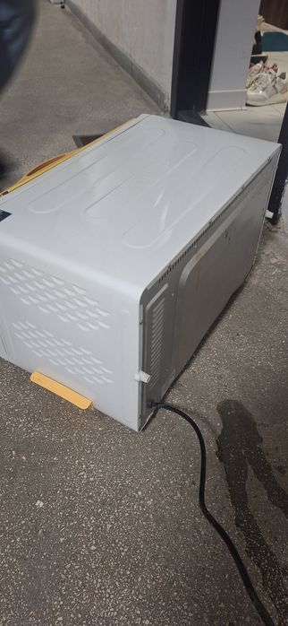 Cuptor electric Howell Italia
