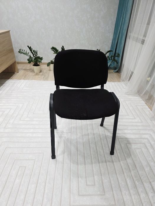Стул офисный практически новые