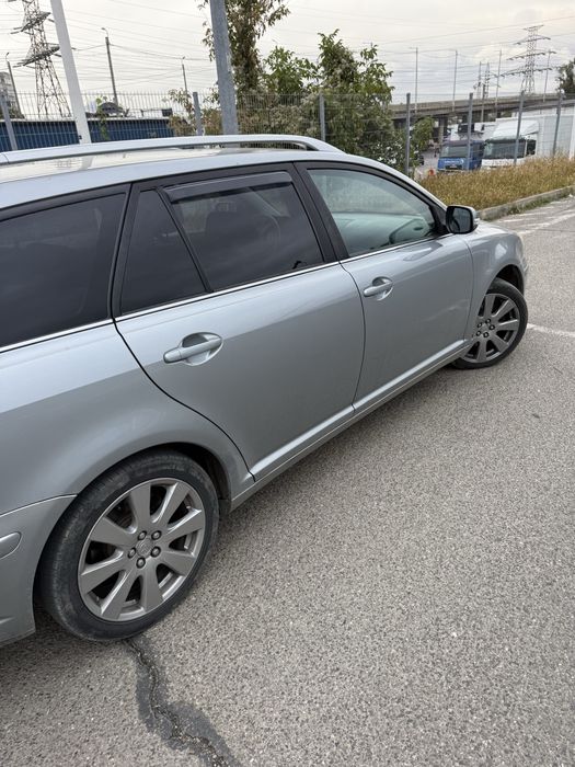 Toyota Avensis stare buna km originali am istoria pe cal vertical