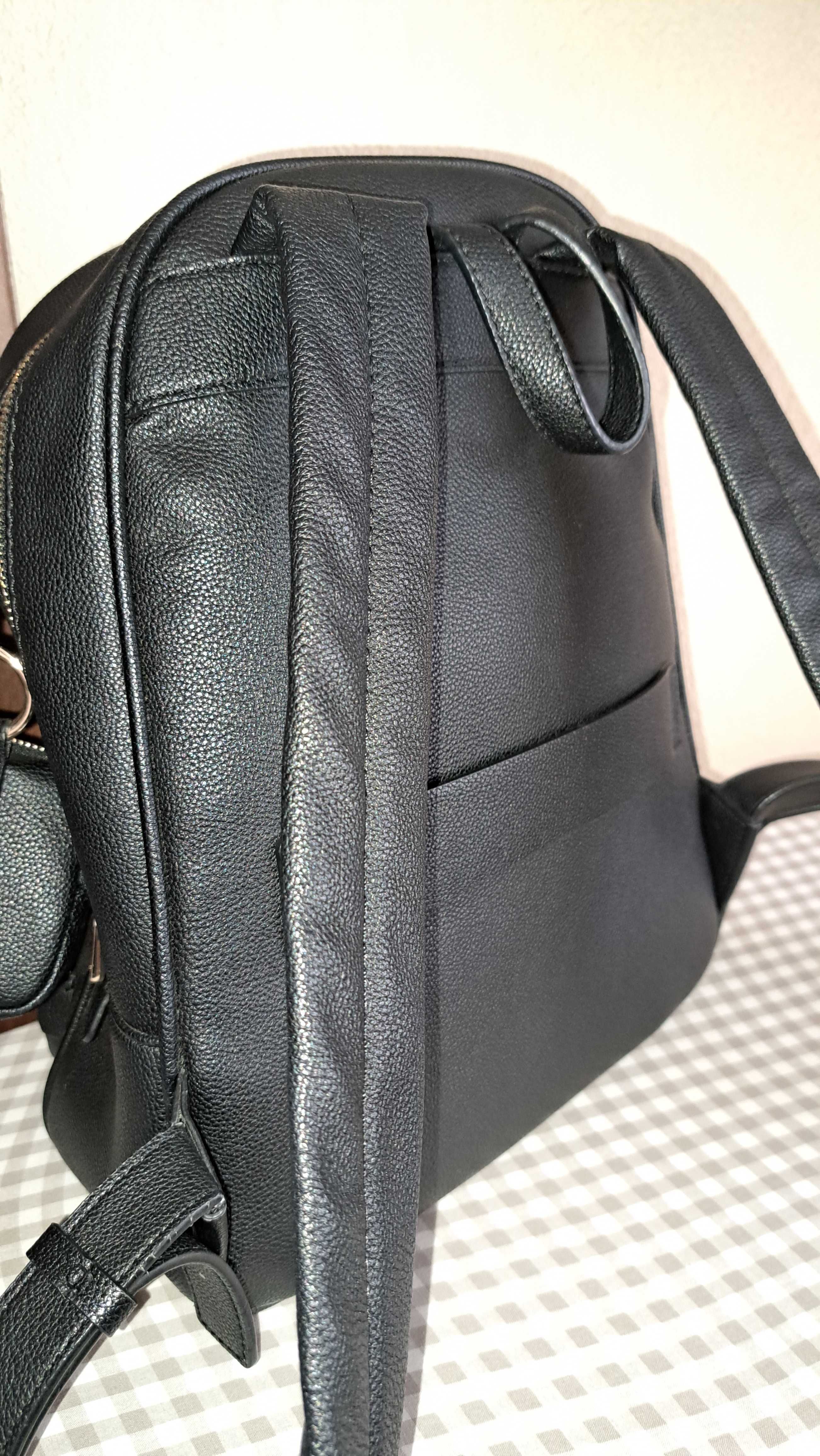 Дамска раница Guess
