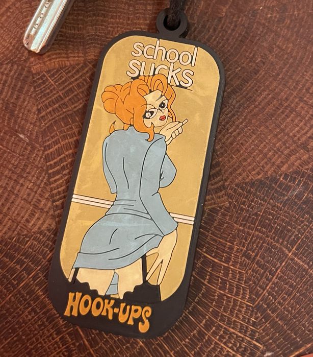 Vintage Hook-Ups ключодържател