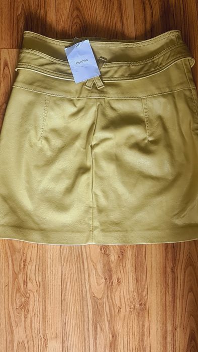 Нова,дамска къса пола