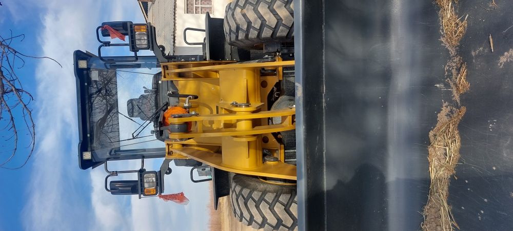 Фронтальный погрузчик