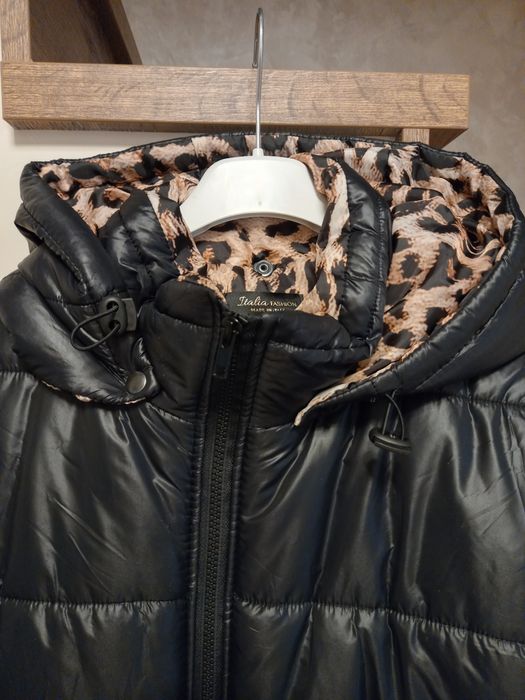 Geacă cu fermoar și glugă