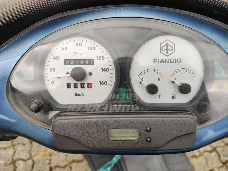 Scuter Piaggio Hexagon 31000Km de 250 cmc.