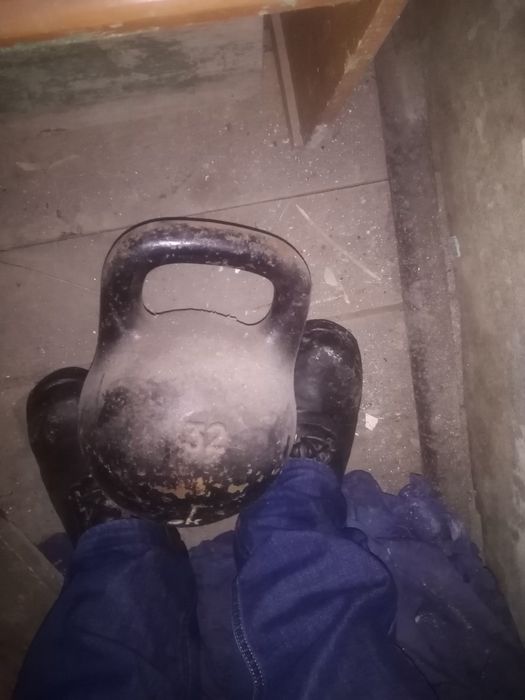 Продаю гирю  32кг.