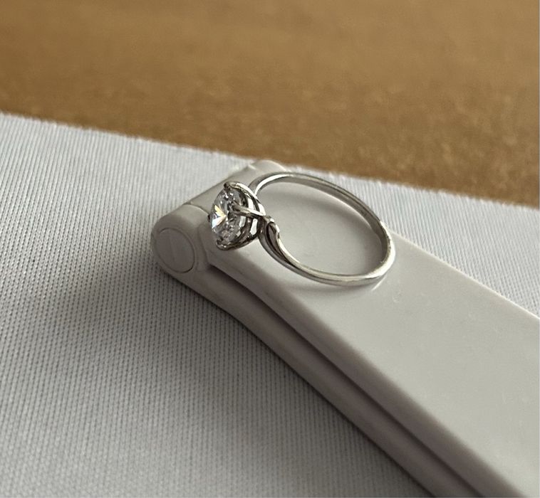 Серебряное кольцо с фианитом