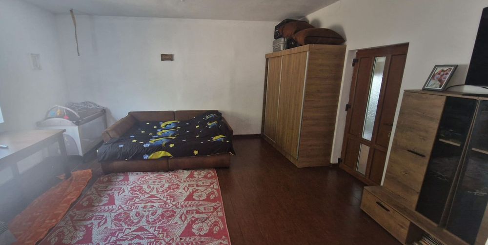 Casa de vanzare cu teren aferent