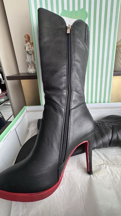 Нови Ботуши с червена подметка 39 номер