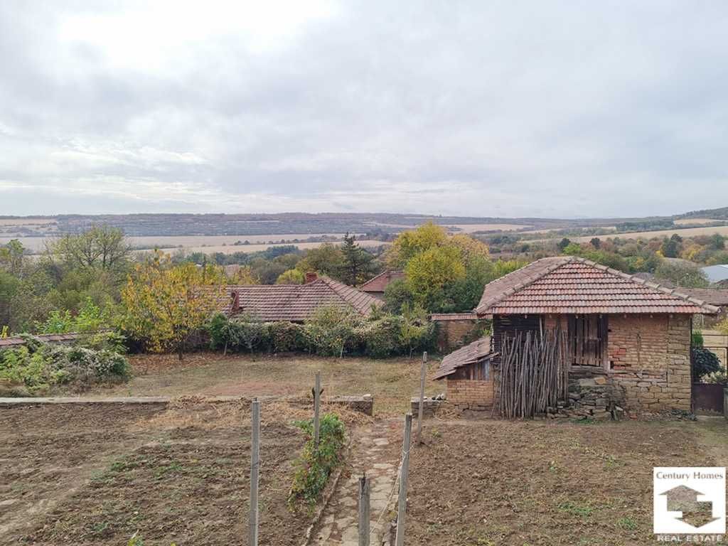 140279 Двуетажна къща в село Вишовград, на 30 км от Велико Търново