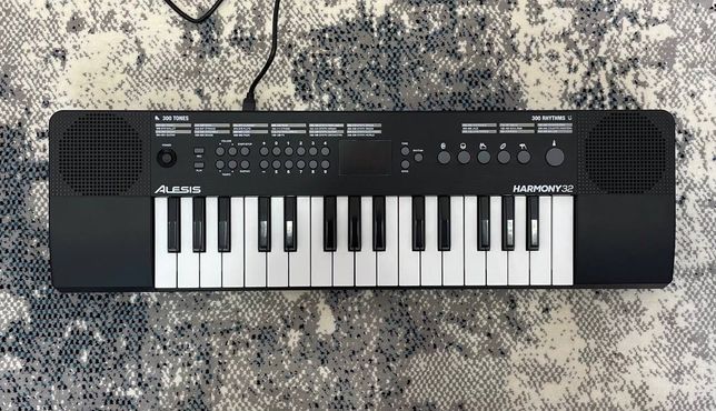 ALESIS HARMONY 32 Синтезатор с динамиками и клавиатурой с 32 клавишами