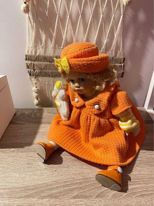 Papusā cu cap de portelan