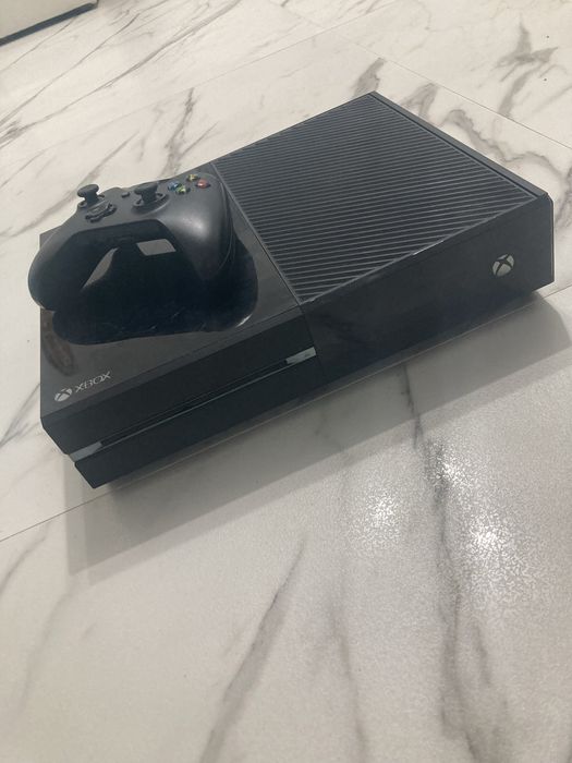 Xbox one 500 gb+controller+gta 5