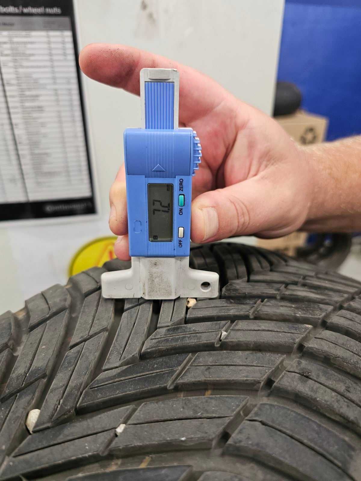 Зимни гуми Toyo Celsius AS2 215/65/R16 4 броя - почти нови.