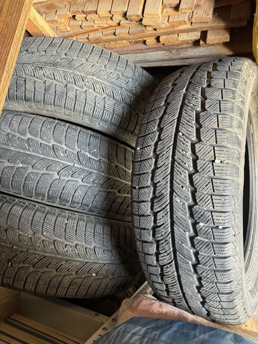 Продам зимнюю резину PowerTrac 215/60/16