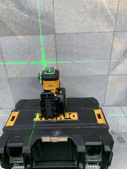 DeWALT DCE089G18/лазерен нивел +детектор, стойки и мишена
