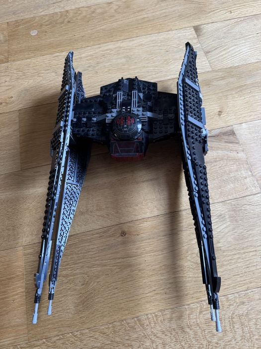 LEGO Star Wars 75179 – Kylo Ren’s TIE Fighter